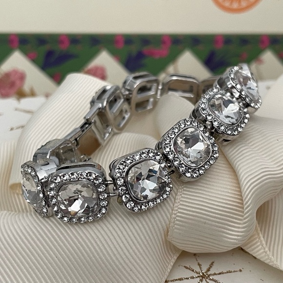 SQ✨Elegant Silver Crystal Bracelet✨NEW - Picture 3 of 6